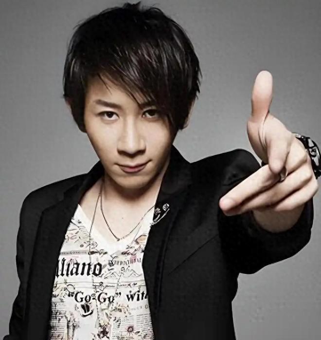 1年的刘谦憔悴到认不出早已没了当初风采AG真人登录入口钱再多有什么用？抗癌(图2)