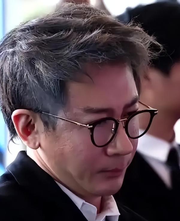 1年的刘谦憔悴到认不出早已没了当初风采AG真人登录入口钱再多有什么用？抗癌(图10)