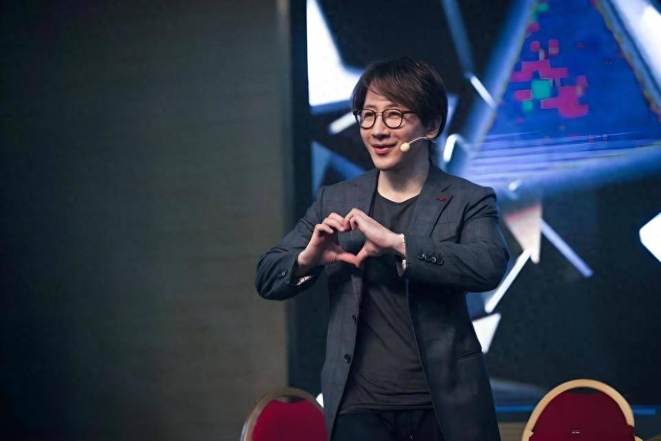 癌不到一年“不良嗜好”已戒掉却略显憔悴AG真人游戏第一品牌可喜可贺！刘谦抗(图9)