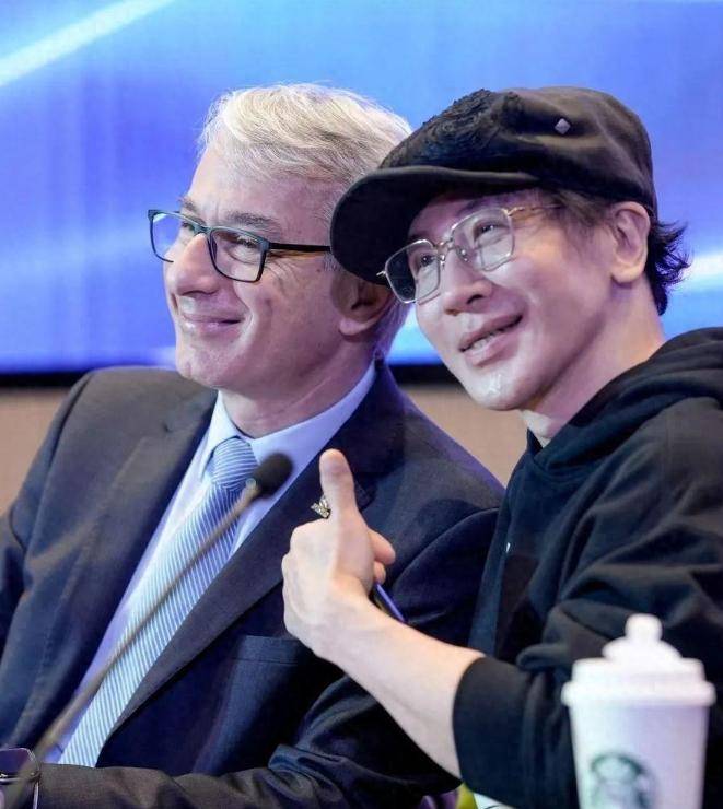 癌不到一年“不良嗜好”已戒掉却略显憔悴AG真人游戏第一品牌可喜可贺！刘谦抗(图11)